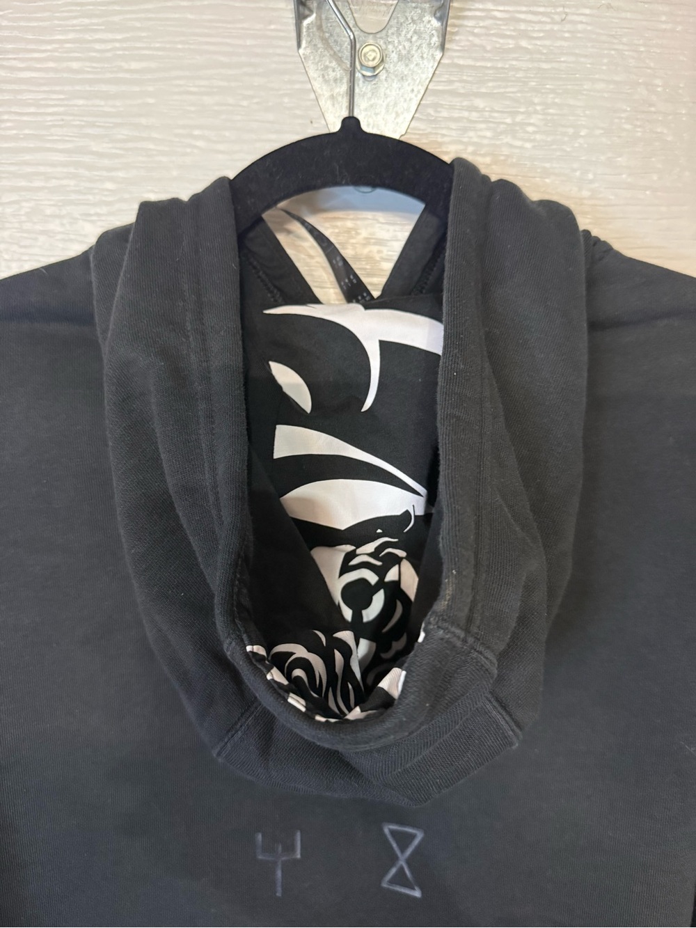 ADIDAS BLACK PANTHER MARVEL GRAPHIC HOODIE MEDIUM - Picture 4 of 5